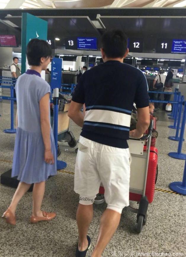刘诗诗吴奇隆甜蜜出游！同样是机场，网友指责把美诗拍成大妈！