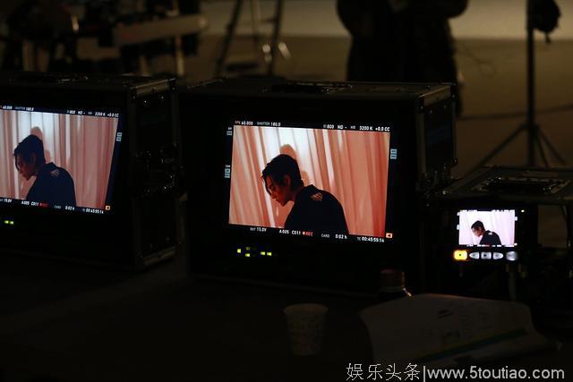 YG娱乐出道新人ONE（郑帝元）拍摄现场的魅力笔记