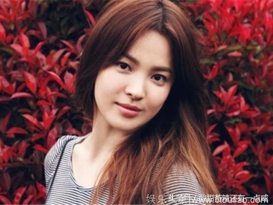 宋慧乔婚讯公开后首露面，甜蜜笑容美到发光