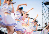 组图: 偶像组合AKB48夏日祭热力开唱 青春少女可爱无敌