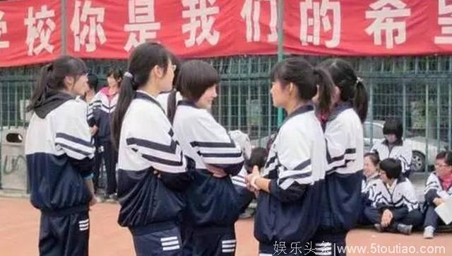 韩国校服美炸了，中国校服丑爆了，可为啥韩国少女羡慕中国校服？