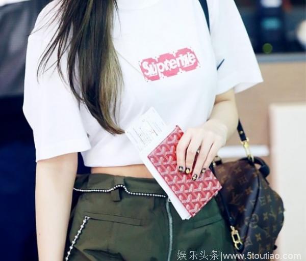 一身潮牌！BLACKPINK 成员Jennie 展现今年最潮穿搭！