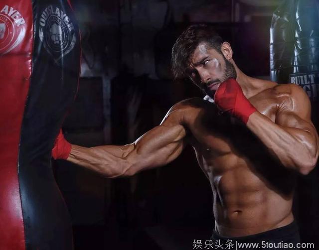 布兰妮男友Sam Asghari 荣登健身大刊，冉冉升起的健美圈新秀