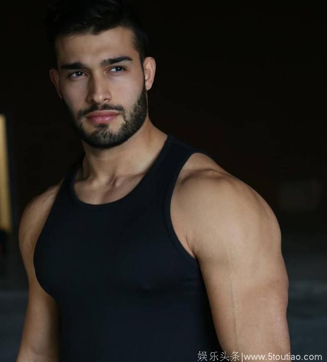 布兰妮男友Sam Asghari 荣登健身大刊，冉冉升起的健美圈新秀