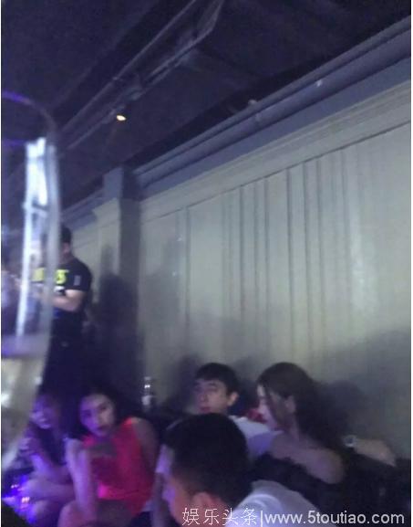 刚和豆得儿分手，王思聪就开始和一堆认不出脸的网红混了