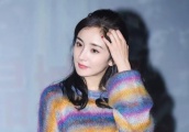 小白鞋都过气了，时髦不烂大街的帆布鞋才是杨幂、唐嫣的菜