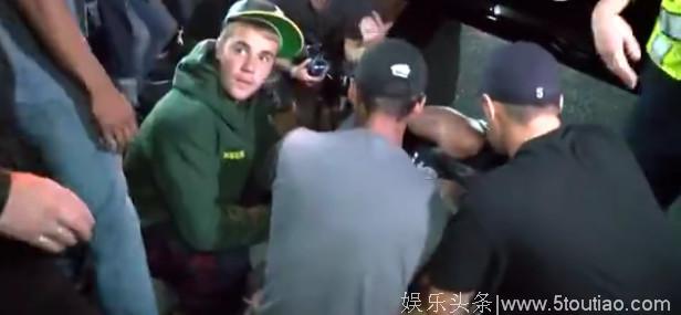 贾斯汀·比伯开车撞倒狗仔立刻下车询问 网友点赞