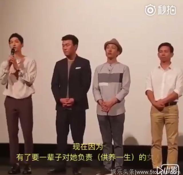 宋慧乔来发糖了！对老公宋仲基照片比爱心，真的好甜蜜！