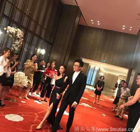王思聪前女友雪梨与富二代订婚 网红们集体到场祝贺