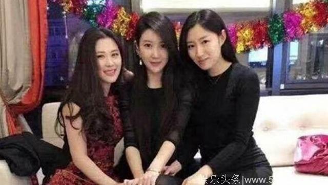 晒母女合照问「谁才是妈妈？」一票网友都猜错