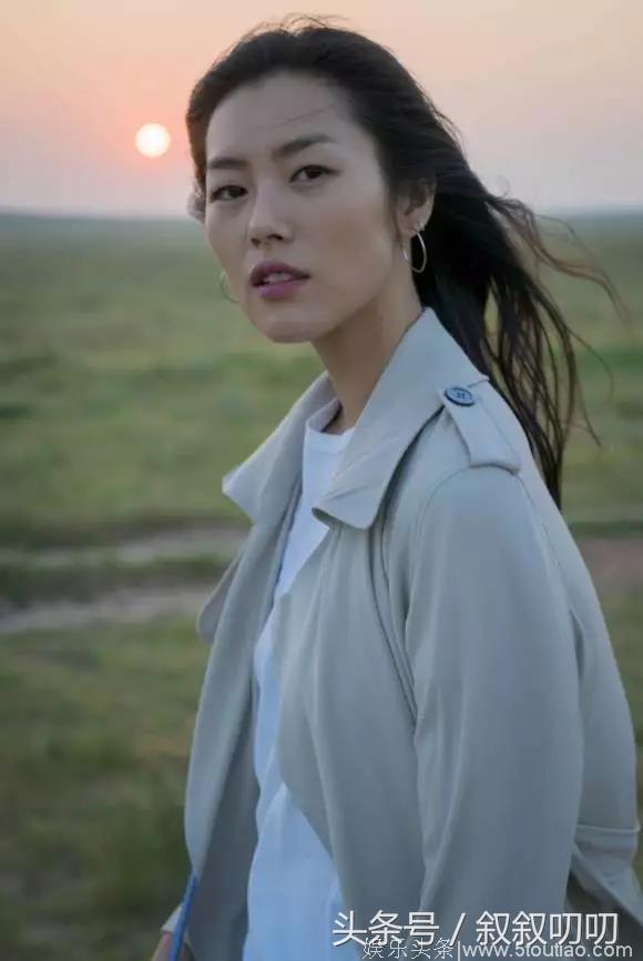 “大表姐”刘雯的私服瞬间留影，美人在骨不在皮，刘雯美在骨子里