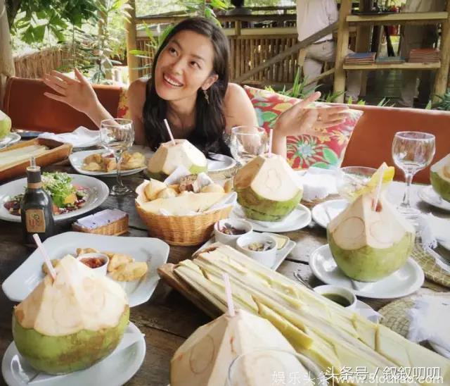 “大表姐”刘雯的私服瞬间留影，美人在骨不在皮，刘雯美在骨子里