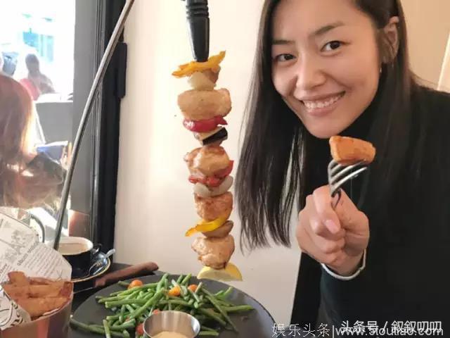 “大表姐”刘雯的私服瞬间留影，美人在骨不在皮，刘雯美在骨子里