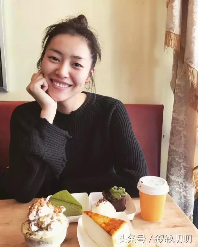“大表姐”刘雯的私服瞬间留影，美人在骨不在皮，刘雯美在骨子里