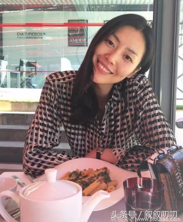 “大表姐”刘雯的私服瞬间留影，美人在骨不在皮，刘雯美在骨子里