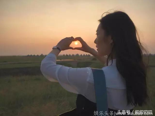 “大表姐”刘雯的私服瞬间留影，美人在骨不在皮，刘雯美在骨子里