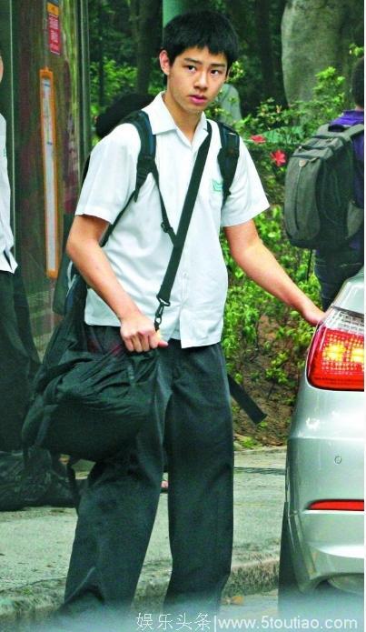 谭咏麟破禁社交网发合照，宣布儿子牛津硕士毕业，果然高大又靓仔