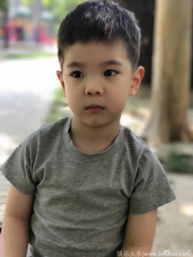 “喜欢脱裤子”的嗯哼一下变“小熟男”，只是这狗啃刘海、歪门牙咋回事？