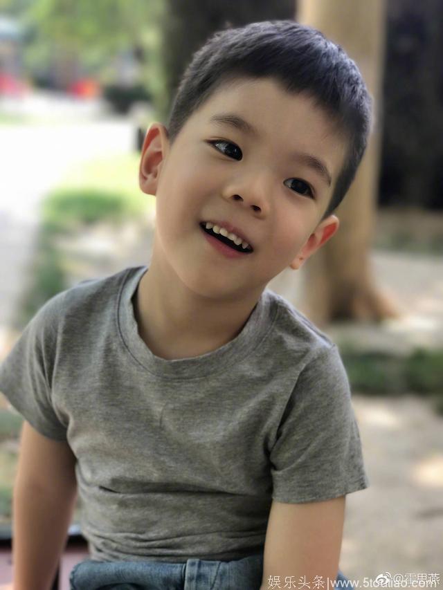“喜欢脱裤子”的嗯哼一下变“小熟男”，只是这狗啃刘海、歪门牙咋回事？