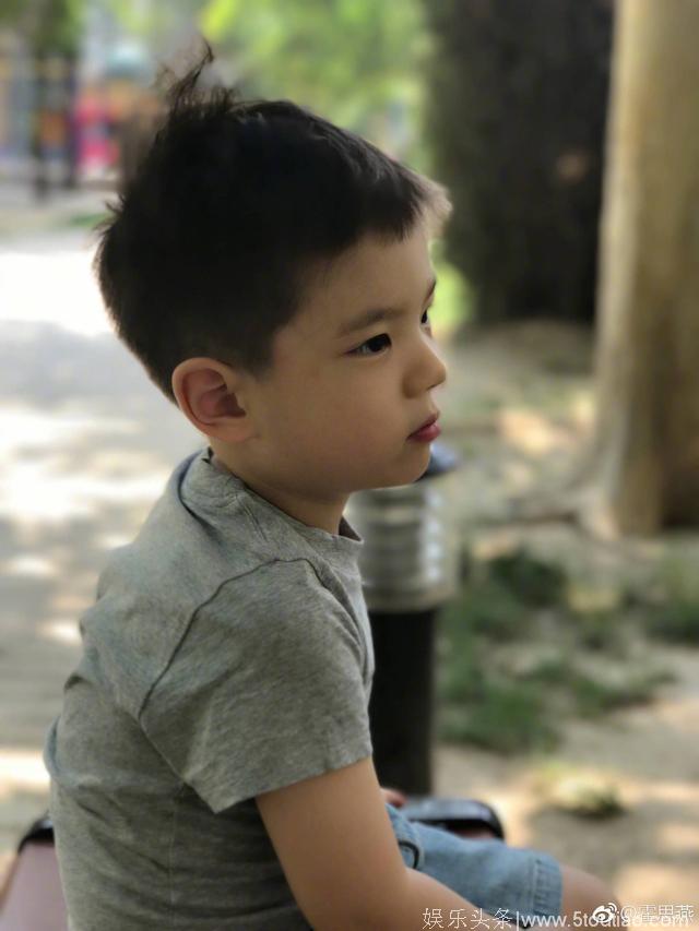 “喜欢脱裤子”的嗯哼一下变“小熟男”，只是这狗啃刘海、歪门牙咋回事？