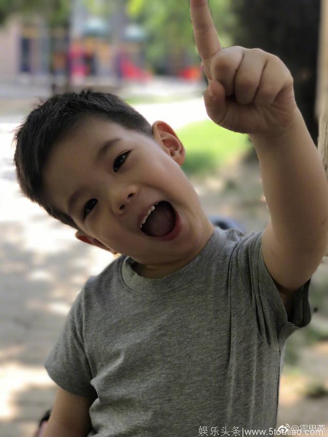 “喜欢脱裤子”的嗯哼一下变“小熟男”，只是这狗啃刘海、歪门牙咋回事？