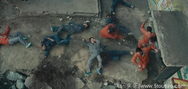 战狼II，过瘾！中国海军最先进驱逐舰当道具 先进武器充满影片每一帧