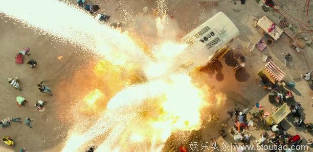 战狼II，过瘾！中国海军最先进驱逐舰当道具 先进武器充满影片每一帧