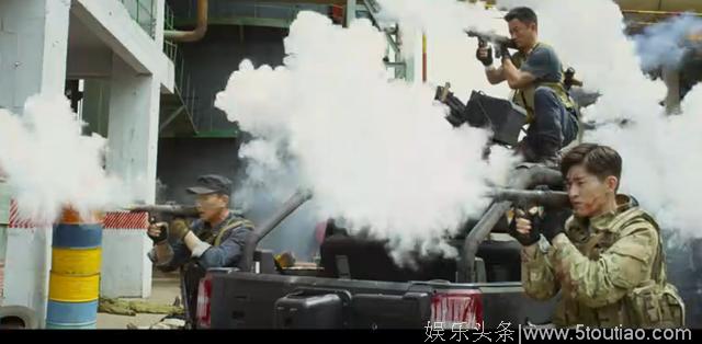 战狼II，过瘾！中国海军最先进驱逐舰当道具 先进武器充满影片每一帧
