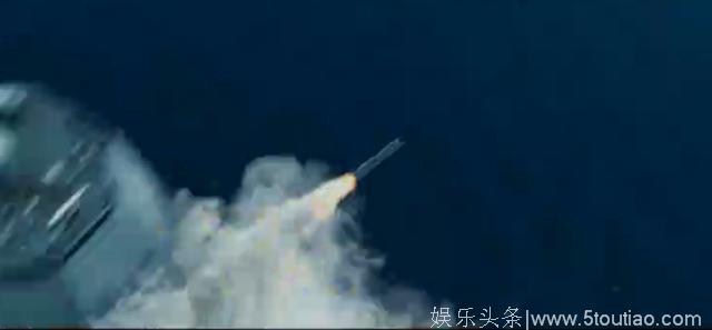 战狼II，过瘾！中国海军最先进驱逐舰当道具 先进武器充满影片每一帧