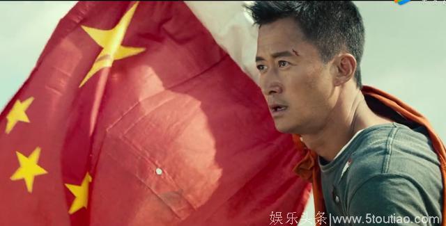 战狼II，过瘾！中国海军最先进驱逐舰当道具 先进武器充满影片每一帧