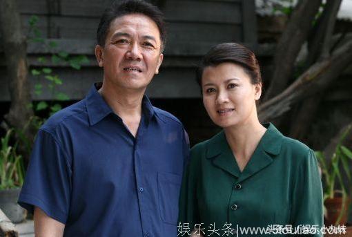 李幼斌50岁走红，和原妻离婚，因戏生情娶小13岁娇妻