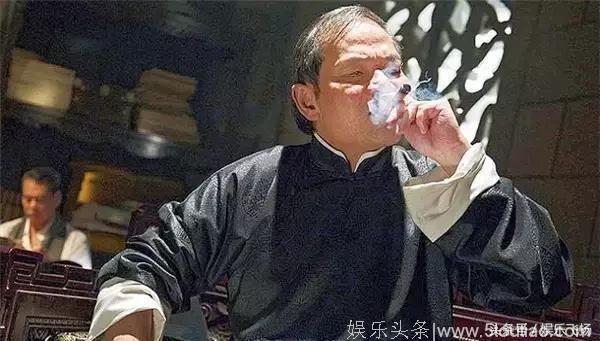 洪金宝事业的指路人，却加入成家班，妹妹5岁就成名，66岁曾志伟元彪送他离开！