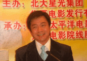 57岁唐季礼被曝光将要娶小25岁女友, 引发网友热议。
