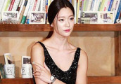 韩国明星李成敏被评为亚洲第一美女, 诱惑力十足