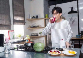 罗时丰《是不是老了》MV首播 小鲜肉不稀奇中年男人正流行