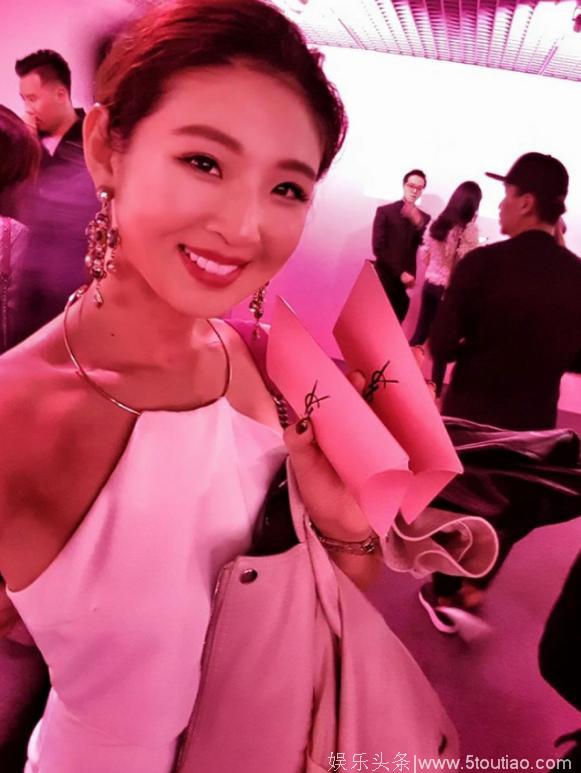 外表甜美酷似林依晨却在婚姻中败给了阿娇！现成网红做时尚达人
