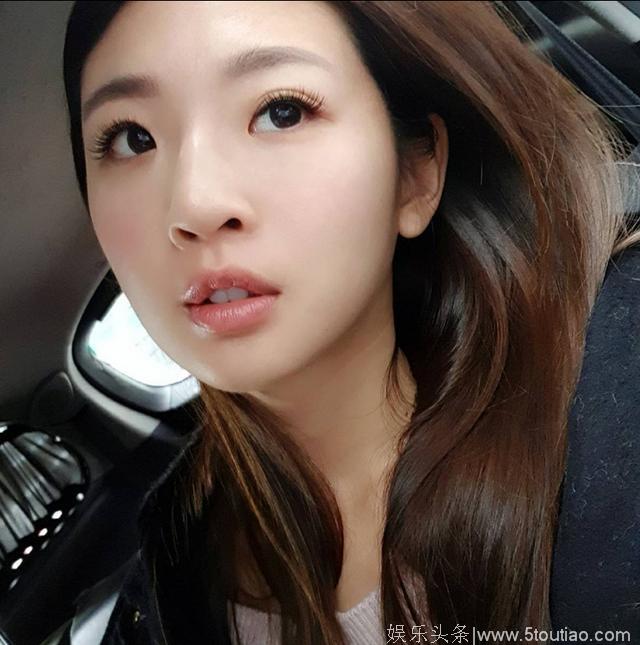 外表甜美酷似林依晨却在婚姻中败给了阿娇！现成网红做时尚达人