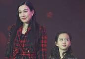 钟丽缇女儿考拉参加节目近照，网友：这颜值可以进娱乐圈了！