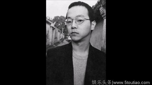 沙溢无意间暴露了秃头，杨幂发际线堪忧，郑少秋戴了30多年假发