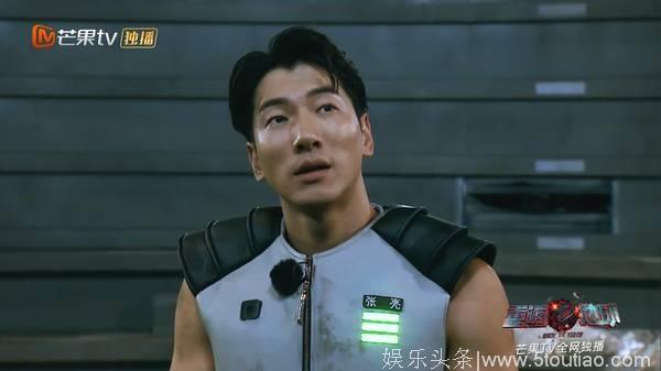 张亮成《重返地球》笑点担当 谭盐盐超越自我智斗傀儡