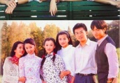 《情深深雨濛濛》里不只雪姨长得年轻，演赵薇妈妈的她也超有气质