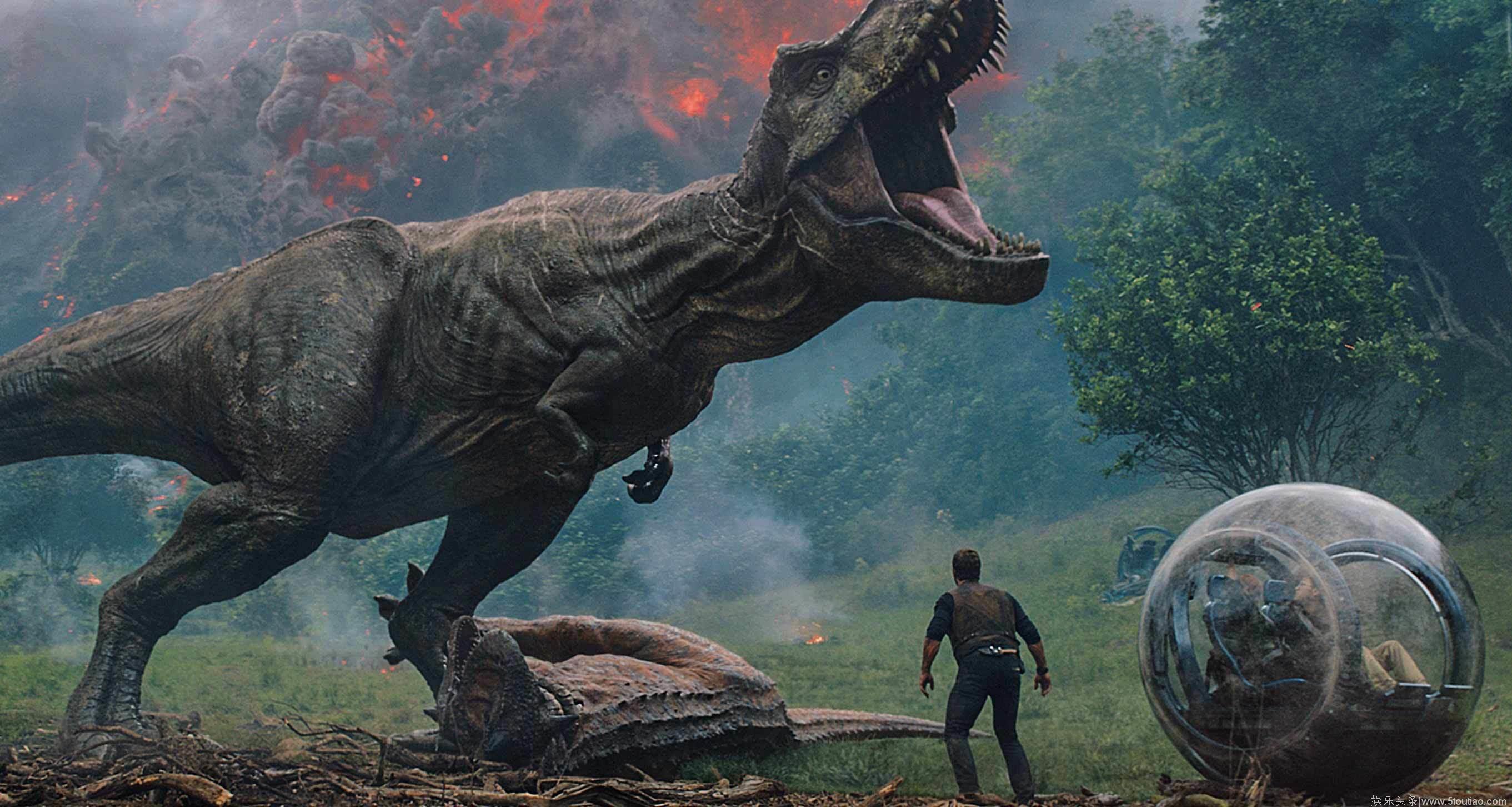 《侏罗纪世界2》曝“超级碗”预告 神秘恐龙开启致命猎杀