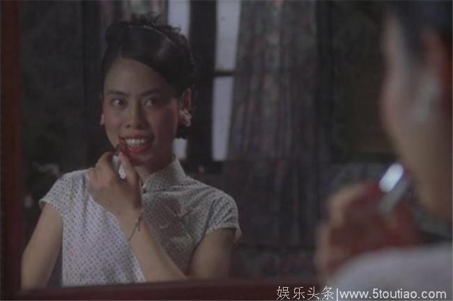 一口龅牙自认为是美女，周星驰欣赏她的自信捧红她，如今不见踪迹