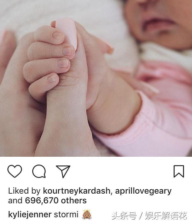 出生7天的小宝宝又掀起娱乐狂潮 凯莉詹妮宣布女儿名字为Stormi