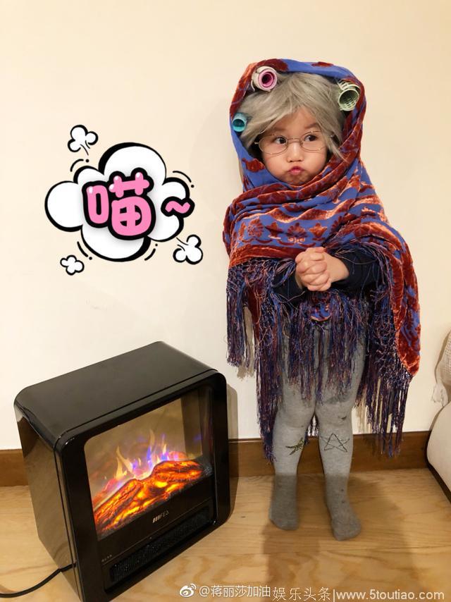 蒋丽莎打扮成少女颜值高，三岁女儿卖萌太可爱，像极陈浩民翻版！