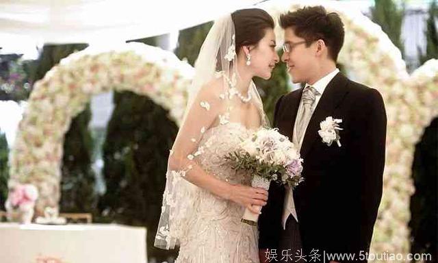 郭晶晶现身广东活动冻哭了，霍启刚又是硬生生撒了一把狗粮