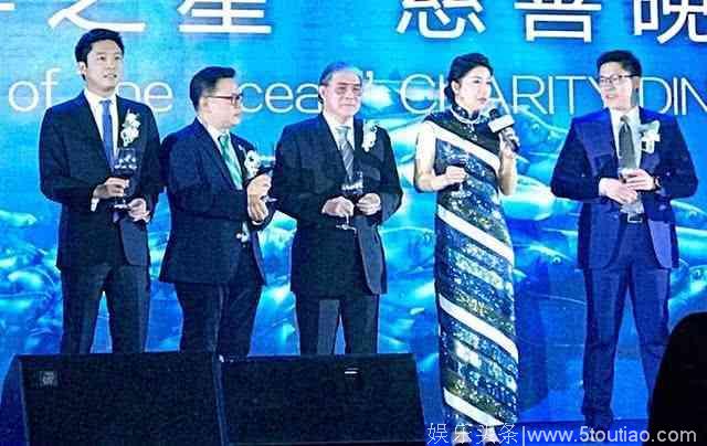郭晶晶现身广东活动冻哭了，霍启刚又是硬生生撒了一把狗粮