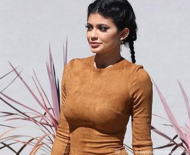 凯莉·詹娜（Kylie Jenner）为她的女婴揭示了名字