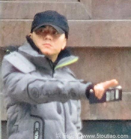 梁汉文涉酒驾后首次现身 低调出行不驾车