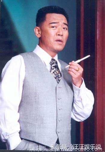 66岁李立群全家近照，被沈腾再次带火，儿子多年不红女儿漂亮有才